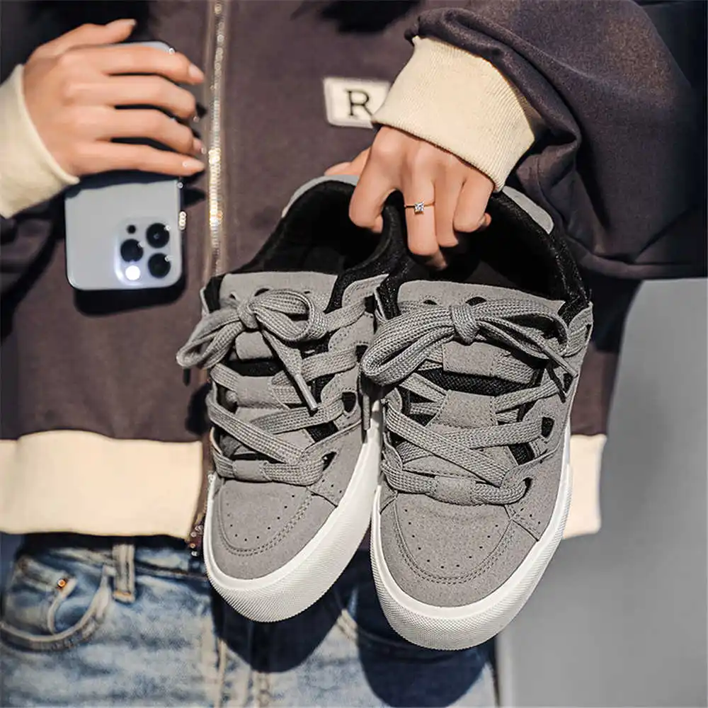 Streetwear Brand Canada - Sepatu bot krem wanita, dengan tali