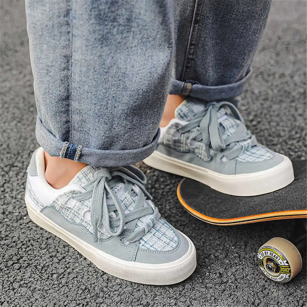 Sepatu bot krem wanita, dengan - Streetwear Brand Canada ulasan dan harga